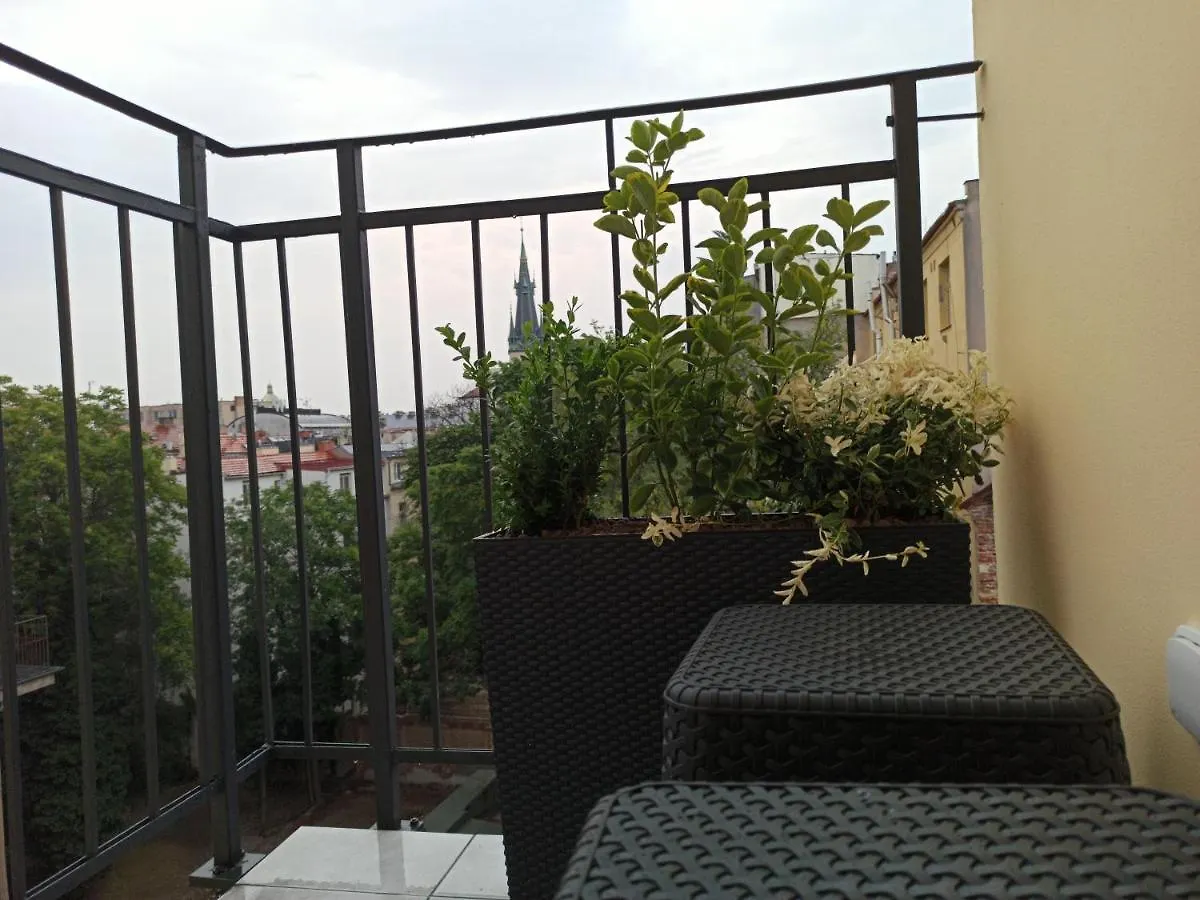 New Modern-Style Apartment With Balcony In The Prague 2 Tschechische Republik