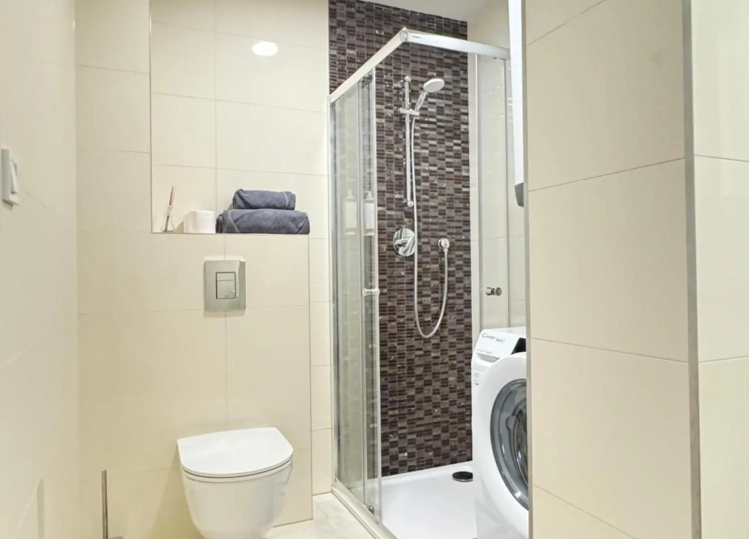New Modern-Style Apartment With Balcony In The Prague 2 0*,  Tschechische Republik