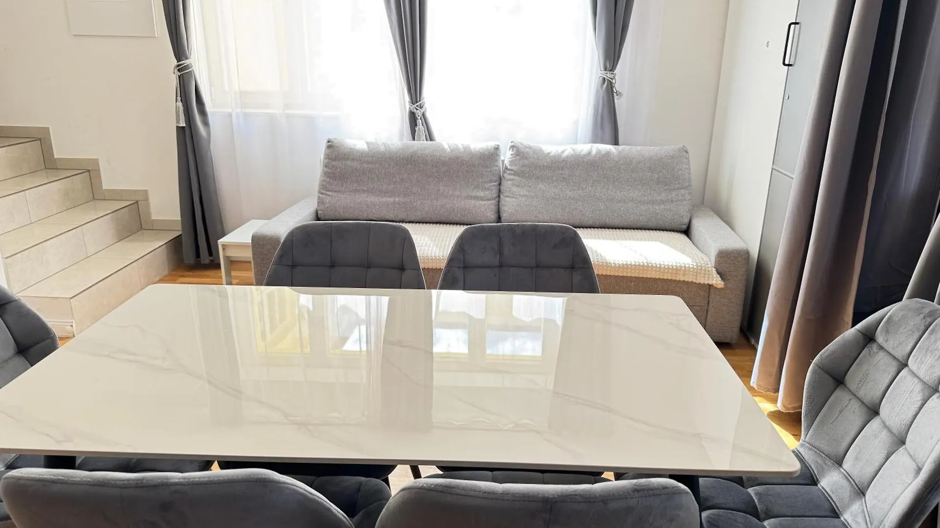 New Modern-Style Apartment With Balcony In The Prague 2 0*,