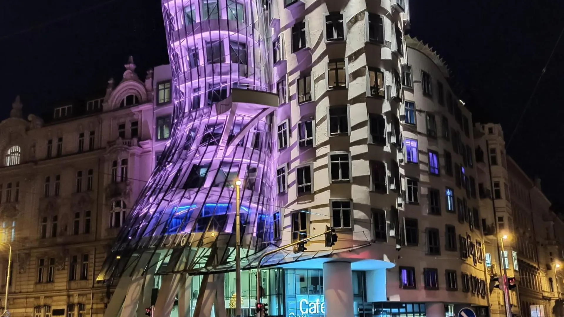 New Modern-Style Apartment With Balcony In The Prague 2 0*,  Τσεχία