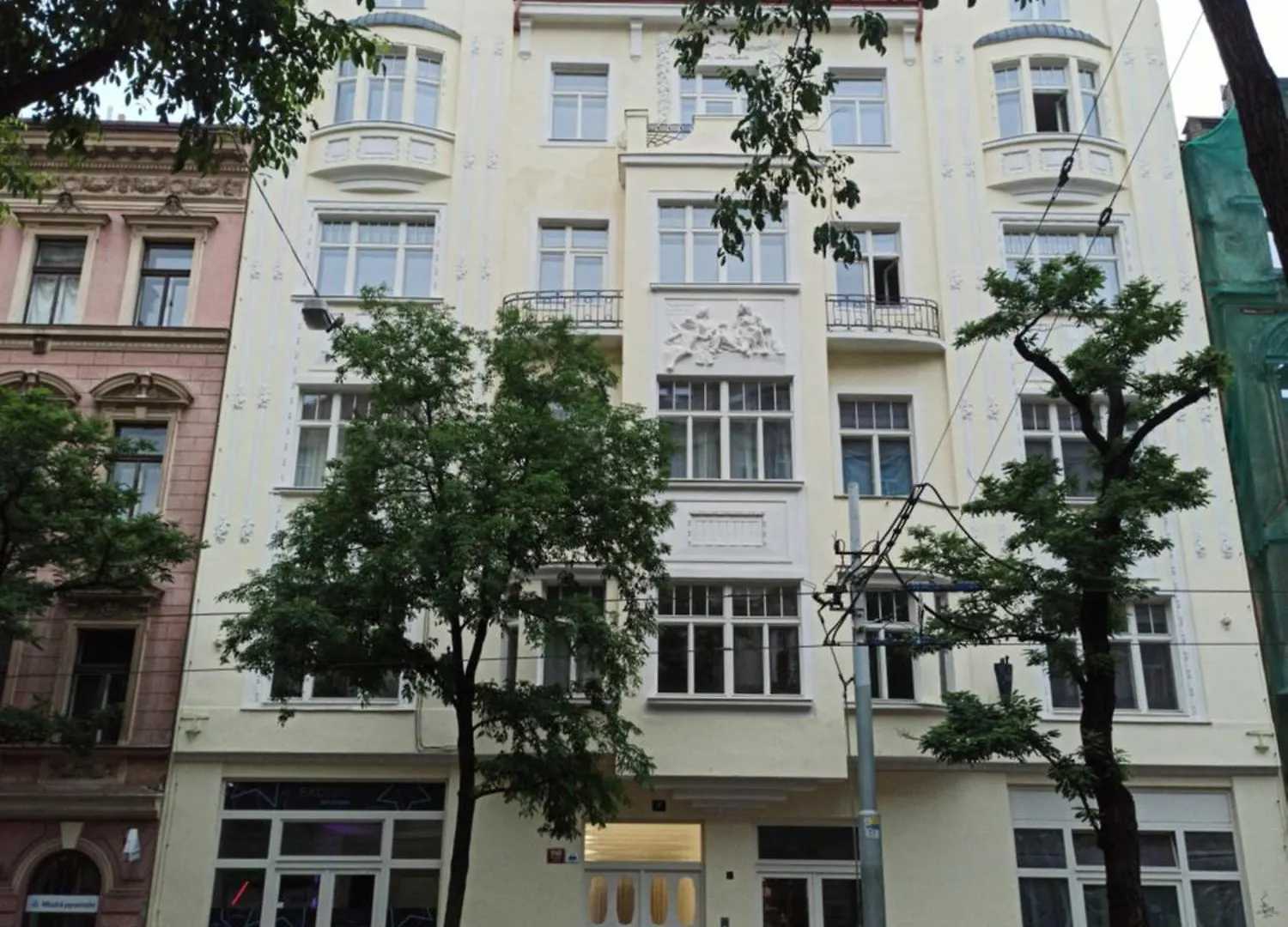 New Modern-Style Apartment With Balcony In The Prague 2