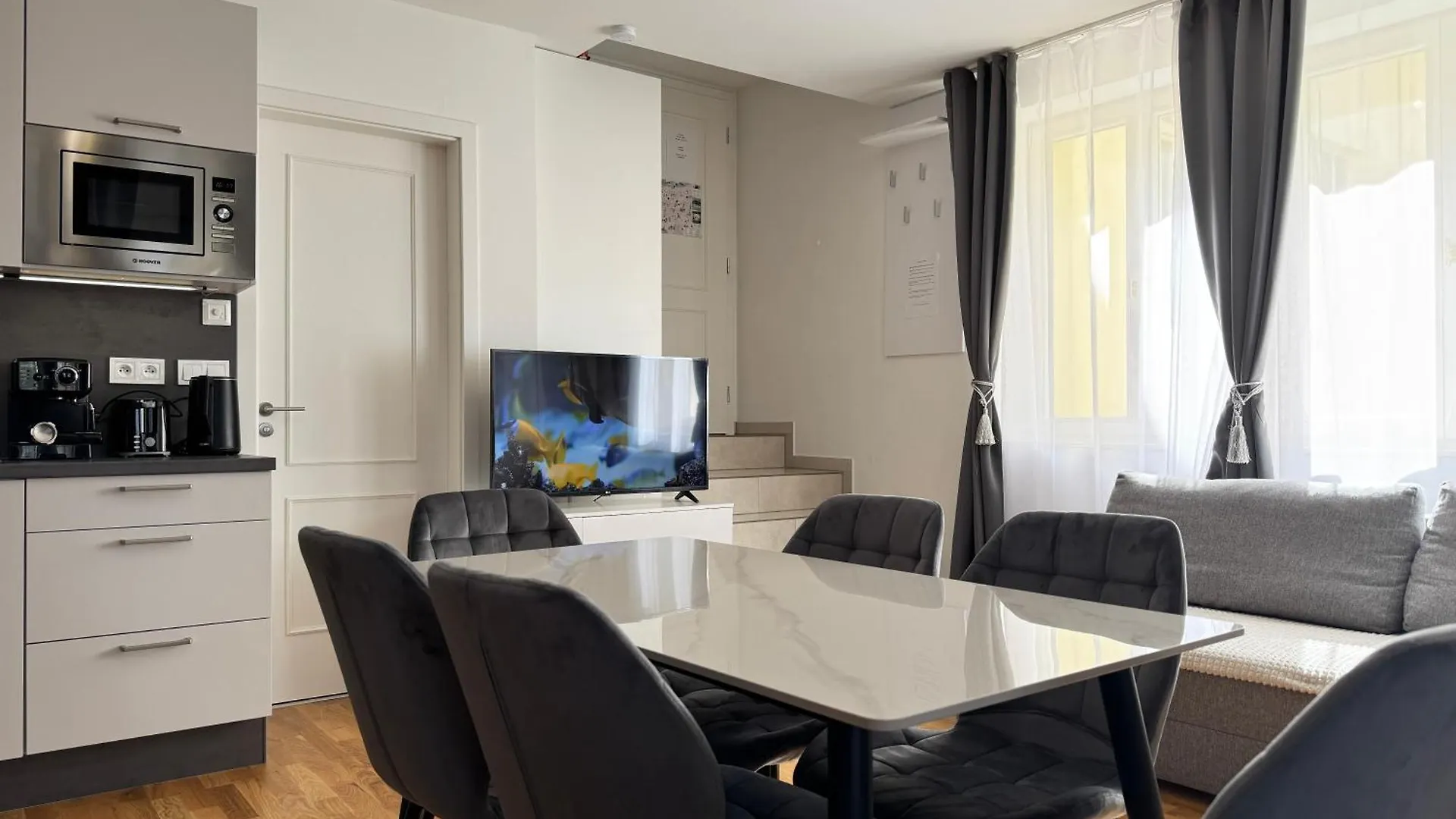 New Modern-Style Apartment With Balcony In The Prague 2