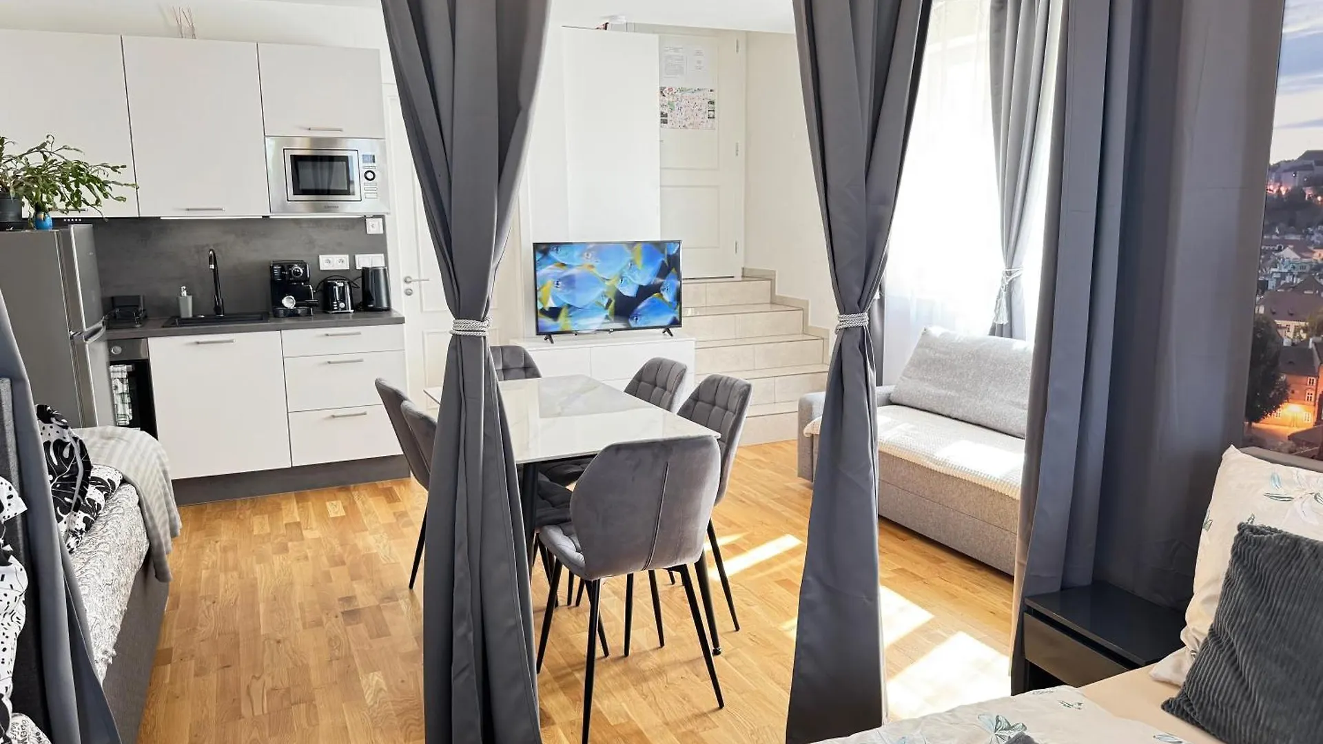New Modern-Style Apartment With Balcony In The Prague 2 0*,  Τσεχία